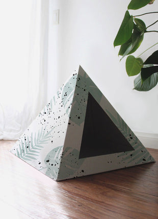 'Oasis' Cardboard Cat Pyramid