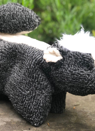 Squooshie™ Skunk Plush Dog Toy - Pup List