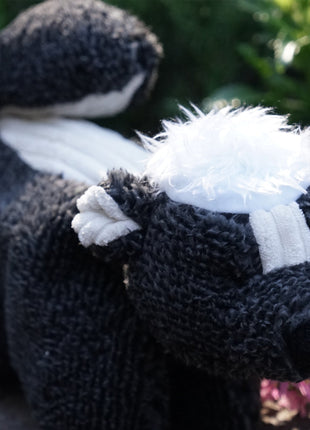 Squooshie™ Skunk Plush Dog Toy - Pup List