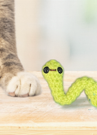 Noodle the inchworm | lightweight cat toy
